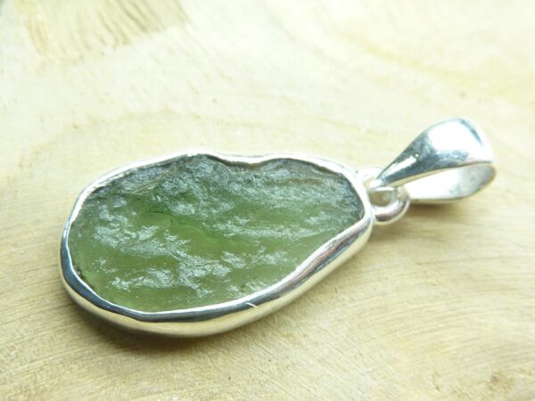 Pendentif Moldavite brut monture argent 925 ref 6115