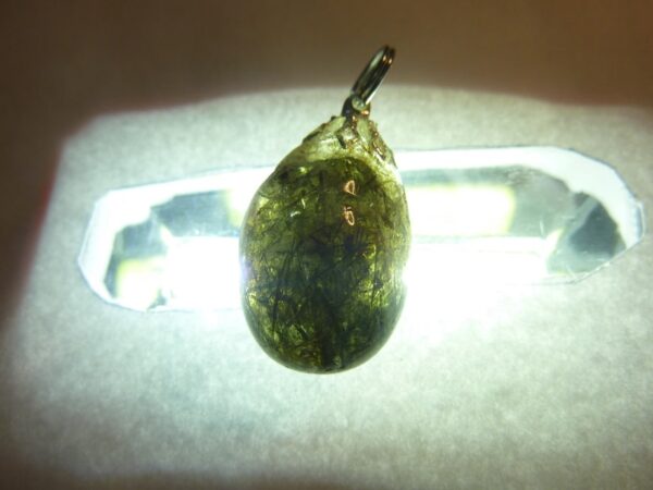Pendentif quartz tourmaliné verte ref 1430