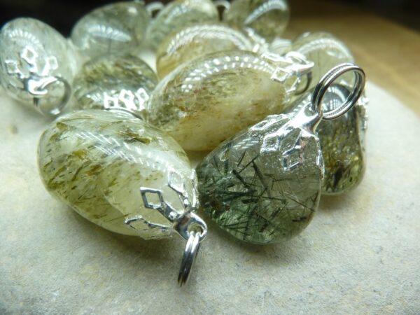 Pendentif quartz tourmaliné verte