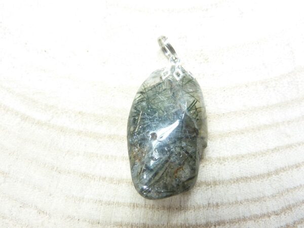 Pendentif quartz tourmaliné verte ref 1324