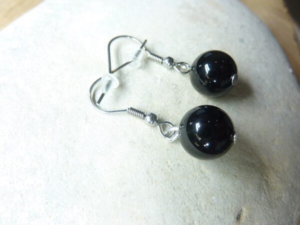 Boucles d'oreilles Spinelle noir perles 10 mm