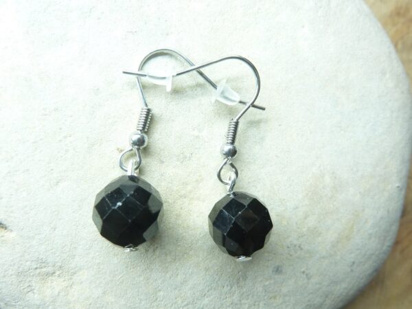 Boucles d'oreilles Spinelle noir perles à facettes 10 mm