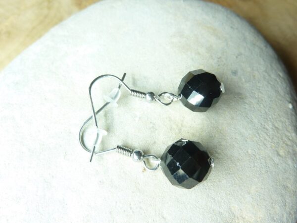 Boucles d'oreilles Spinelle noir perles à facettes 10 mm