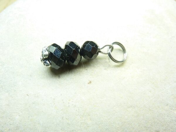 Pendentif spinelle noir à facettes
