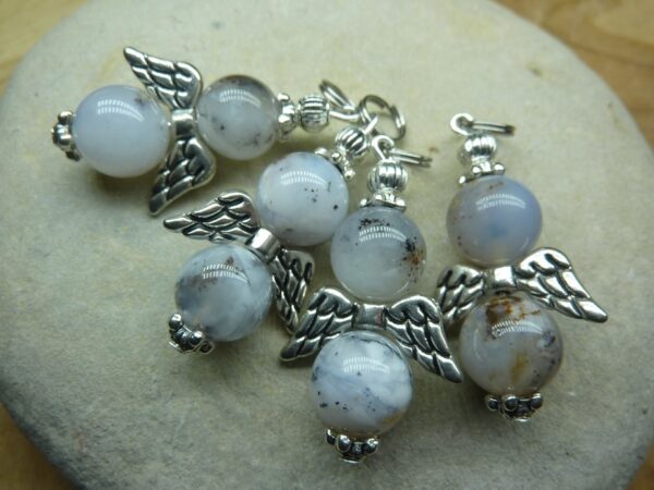Pendentif Merlinite opale dentritique ange 10 mm