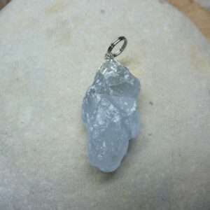 Pendentif célestine brut ref 1016