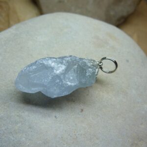 Pendentif célestine brut ref 1016