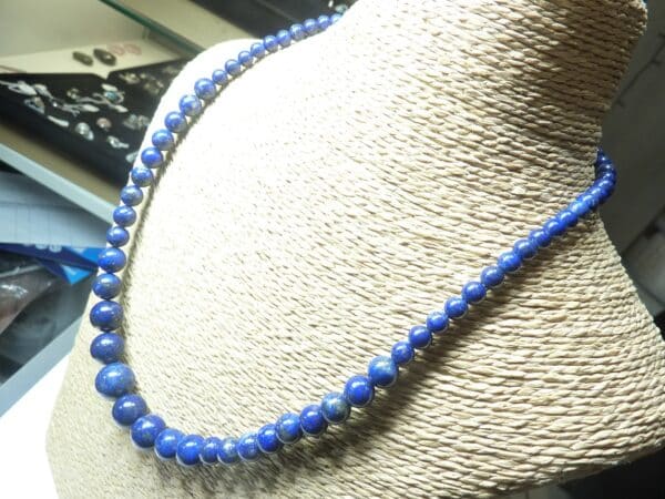 Collier lapis lazuli perles rondes 6 à 14 mm
