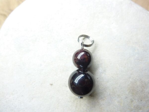 Pendentif Grenat rouge 10-8 mm