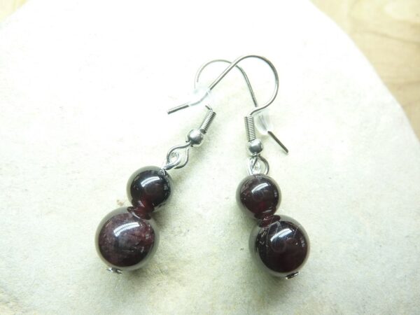 Boucles d'oreilles Grenat rouge 8-6 mm