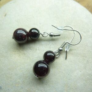 Boucles d'oreilles Grenat rouge 8-6 mm