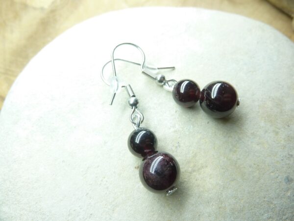Boucles d'oreilles Grenat rouge 8-6 mm