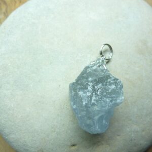 Pendentif célestine brut ref 2302