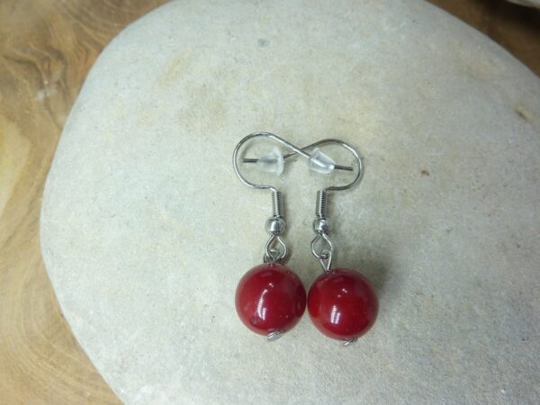 Boucles d'oreilles Corail rouge - perles rondes 10 mm