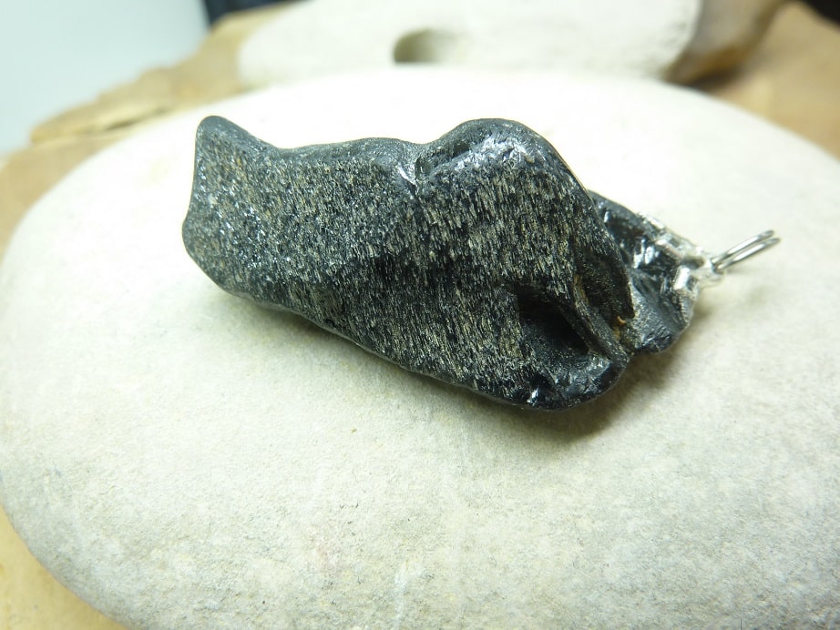 Pendentif Spinelle noir Brut 16,5 gr ref 1603