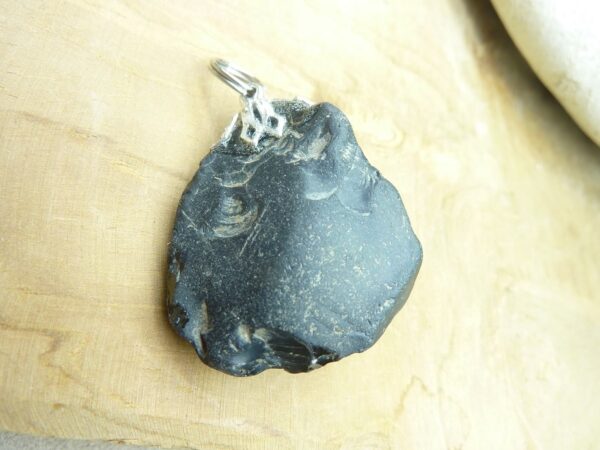 Pendentif Spinelle noir Brut 14,8 gr ref 7824