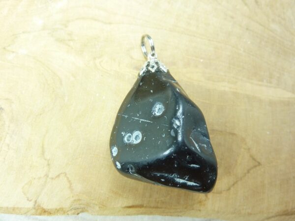 Pendentif Spinelle noir Brut 29,8 gr ref 4358