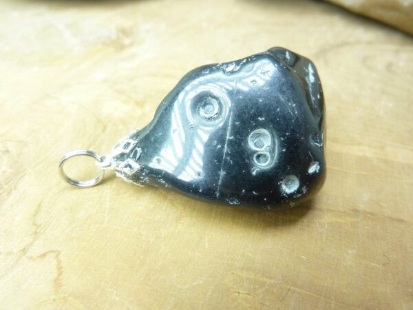 Pendentif Spinelle noir Brut 29,8 gr ref 4358