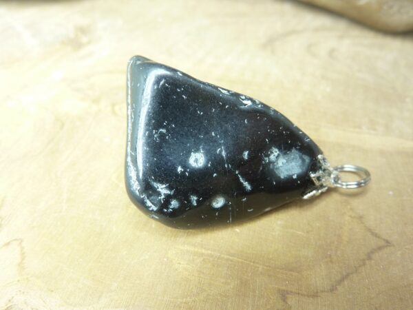 Pendentif Spinelle noir Brut 29,8 gr ref 4358