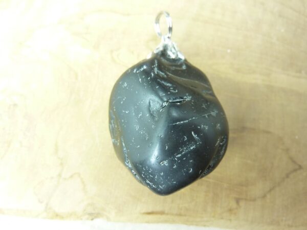 Pendentif Spinelle noir Brut 31,2 gr ref 7448