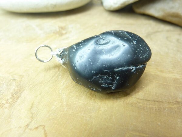 Pendentif Spinelle noir Brut 31,2 gr ref 7448