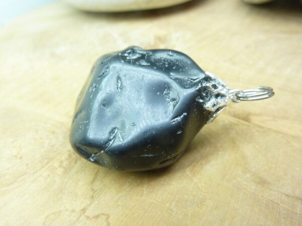 Pendentif Spinelle noir Brut 31,2 gr ref 7448
