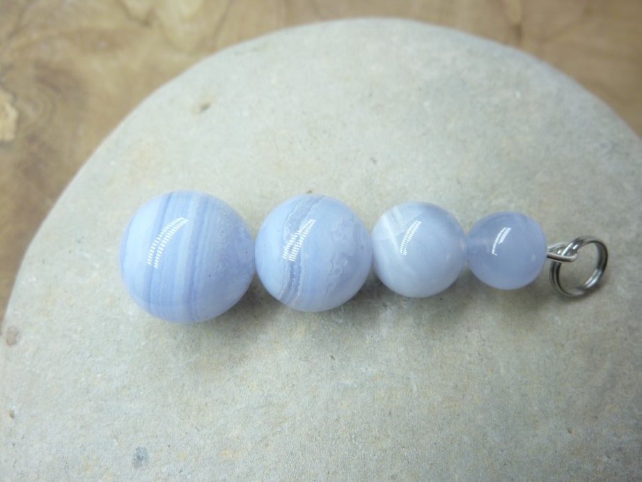 Pendentif Calcédoine bleue - Perles rondes 14-8 mm