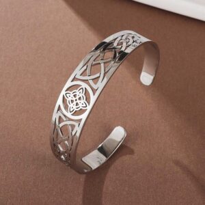 La signification du pendentif, bague nœud de sorcière (Wiccan)