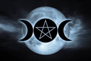 Triple Lune : Interprétations, Vertus et Symbolismes