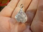 Pendentif célestine brut ref 1233