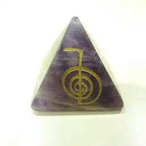 Pyramide Améthyste symboles Reiki