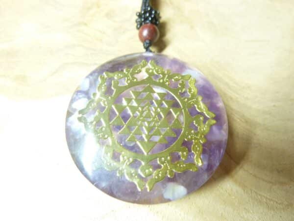 Collier pendentif Sri Yantra-Améthyste orgonite