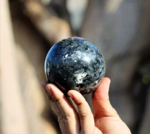 Larvikite : Signification, Propriétés et Vertus en lithothérapie