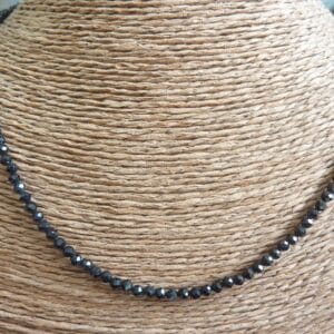 Collier Spinelle noir perles à facettes