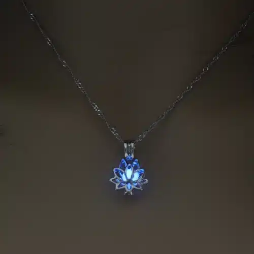 Collier pendentif fleur de Lotus phosphorescent bleue