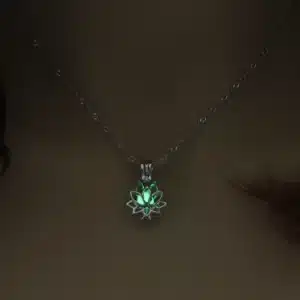 Collier pendentif fleur de Lotus phosphorescent vert