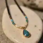 Collier pendentif Apatite bleue-Onyx noir-Hématite
