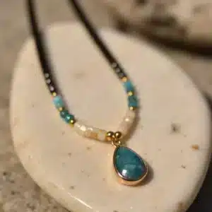 Collier pendentif Apatite bleue-Onyx noir-Hématite