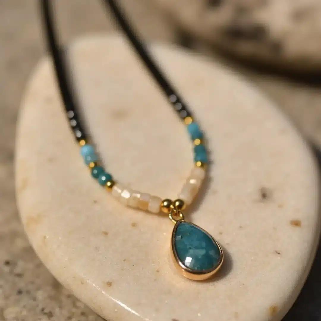 Collier pendentif Apatite bleue-Onyx noir-Hématite