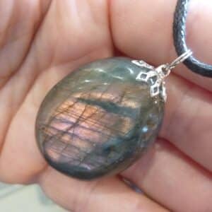 Pendentif Labradorite violet spécial pour thérapeute GG V12