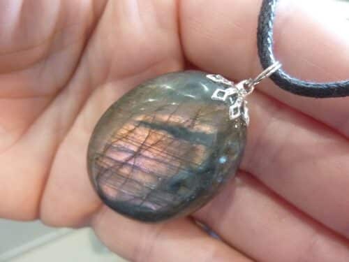 Pendentif Labradorite violet spécial pour thérapeute GG V12