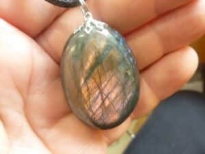 Pendentif Labradorite violet spécial pour thérapeute GG V12