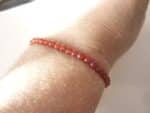 Bracelet cornaline réglable perles rondes 4 mm