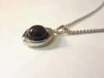 Collier pendentif Spinelle noir acier inoxydable ref 02
