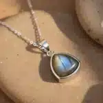Pendentif protection Labradorite + chaine acier inoxydable 50 cm