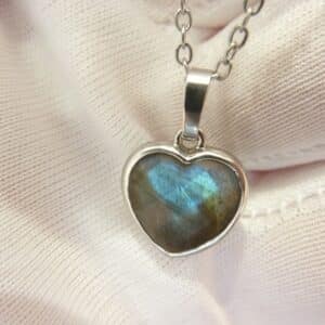 Collier pendentif Coeur Labradorite + chaine acier inoxydable 50 cm