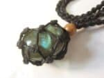Collier pendentif Labradorite avec cordage solide