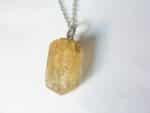 Pendentif Topaze impériale 5,3 gr ref 1109 + chaine acier inoxydable 60 cm