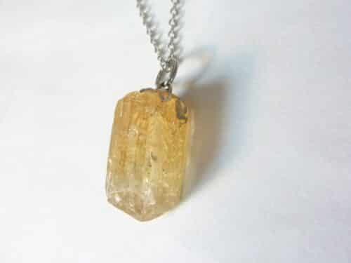 Pendentif Topaze impériale 5,3 gr ref 1109 + chaine acier inoxydable 60 cm