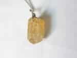 Pendentif Topaze impériale 5,3 gr ref 1109 + chaine acier inoxydable 60 cm